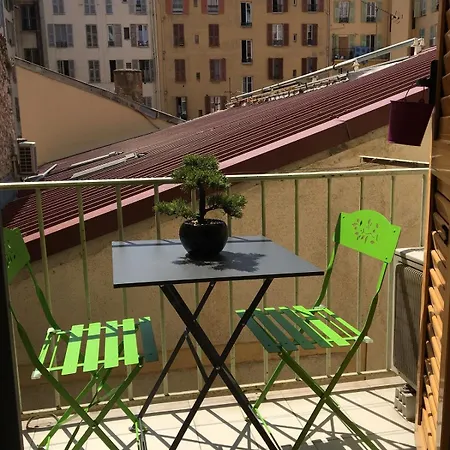 Beautiful Spacious Air Conditioned - Center 아파트 니스