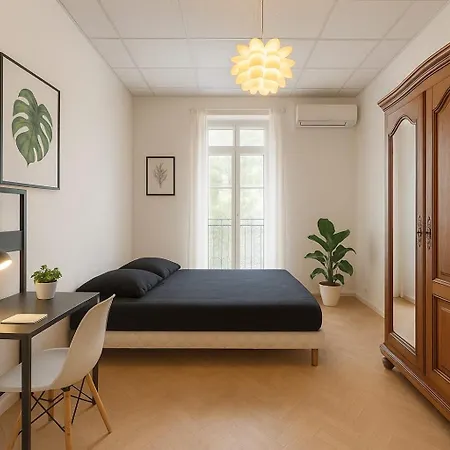 Beautiful Spacious Air Conditioned - Center