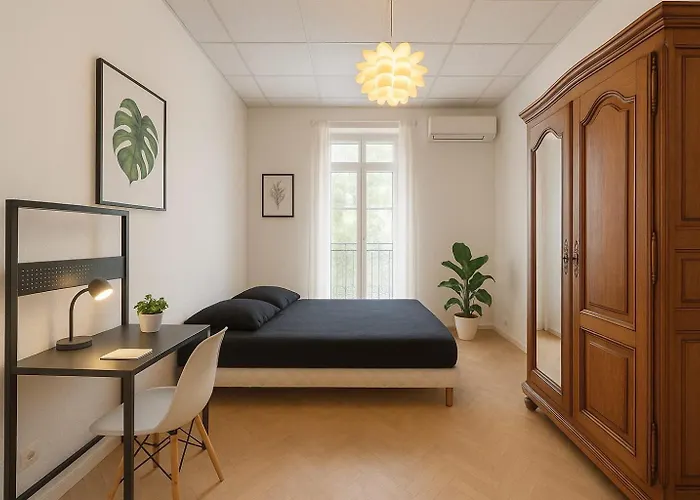 Beautiful Spacious Air Conditioned - Center