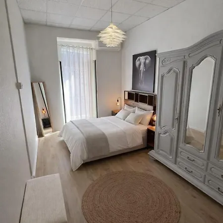 Apartmán Beautiful Spacious Air Conditioned - Center *