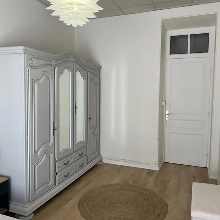 Beautiful Spacious Air Conditioned - Center Apartmán